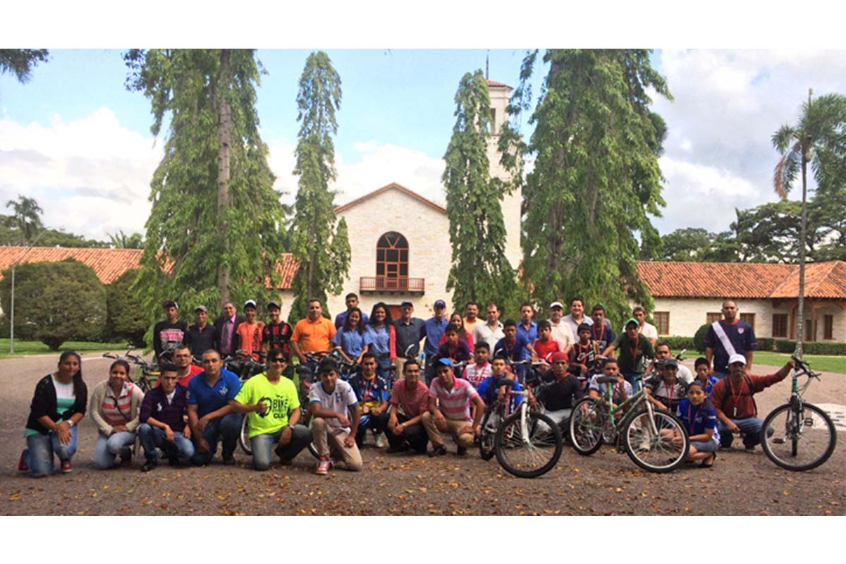 ZAMORANO Dona Lote de Bicicletas a Jóvenes del Yeguare y Municipios Aledaños