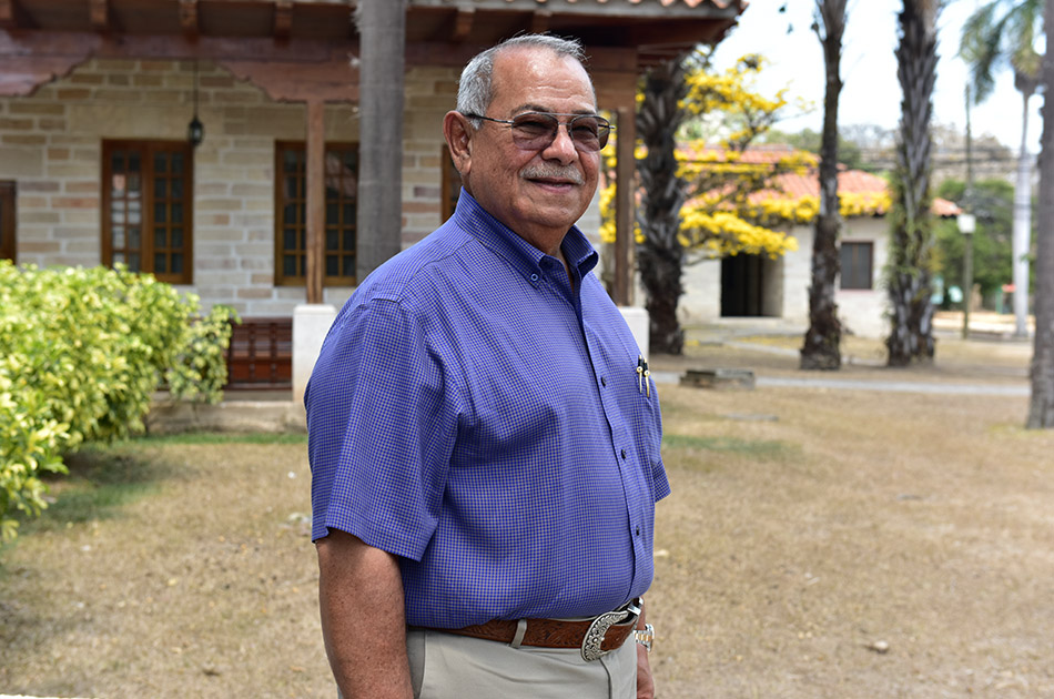 Arnaldo Burgos: líder mundial en la producción de leche, graduado, benefactor e impulsador de la cultura zamorana