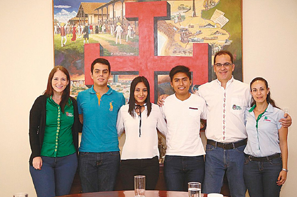 Jóvenes latinoamericanos cumplen sueño de estudiar en Zamorano gracias a programa de becas