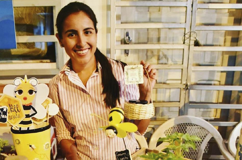 Maria Regina Heredia, zamorana que impulsa la apicultura ecológica y la preservación de las abejas en Bolivia